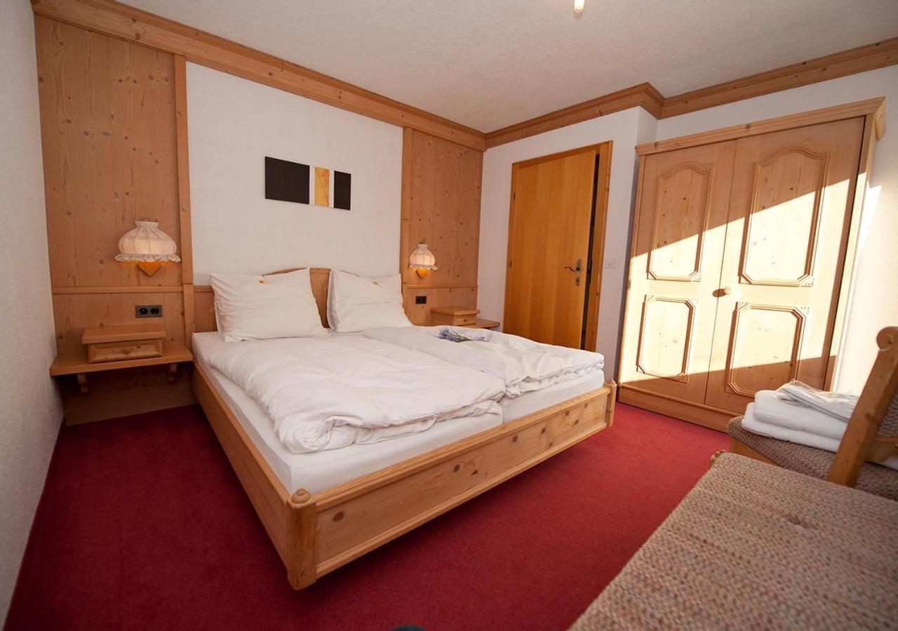 Hotel Garni Bergsonne Samnaun Oda fotoğraf